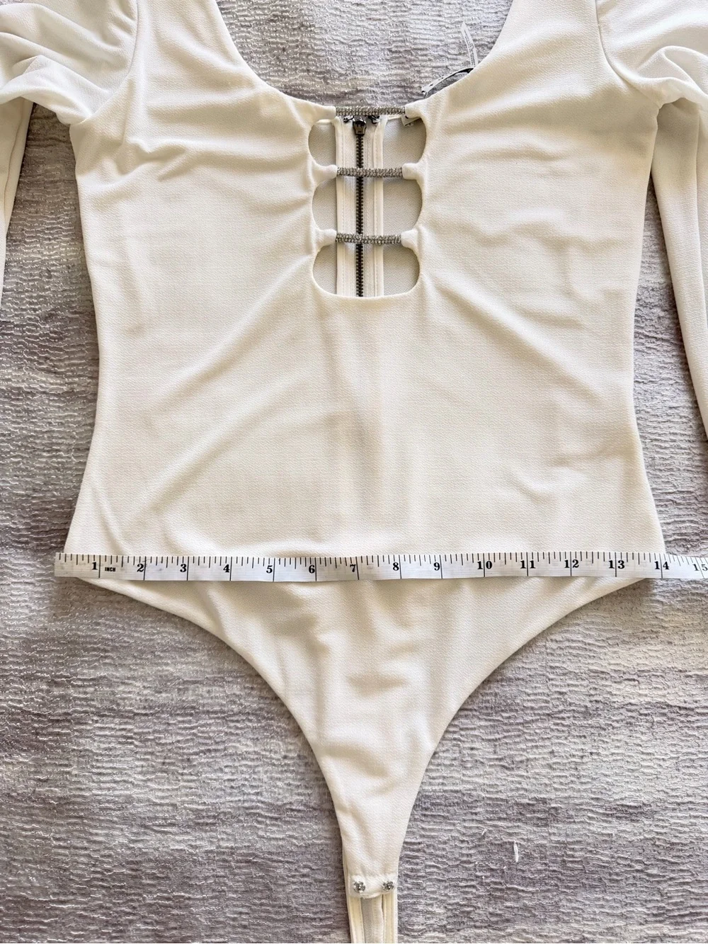 NWOT Alice and Olivia Women Cream Long-Sleeve Bodysuit with Front Cutout Size S